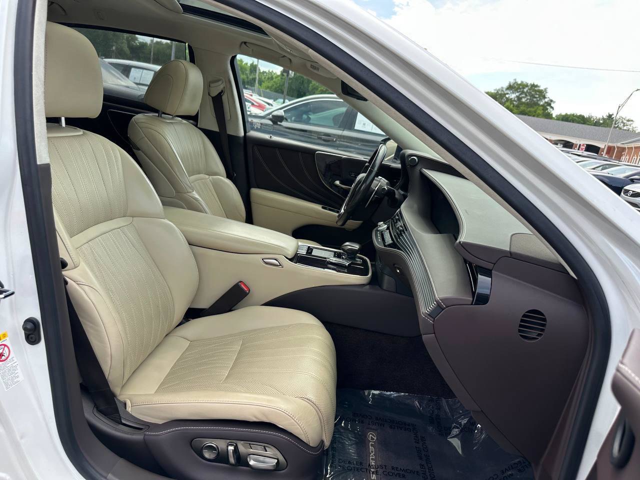 Used 2018 Lexus LS 500h AWD w/ Luxury Package image 29