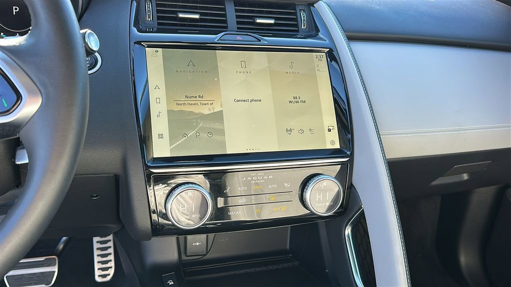 Certified 2024 Jaguar E-PACE R-Dynamic SE image 15