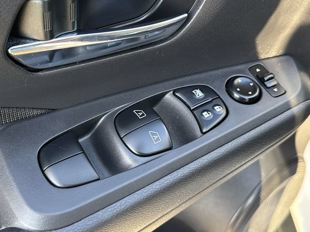 Used 2023 Nissan Kicks SV FWD image 17