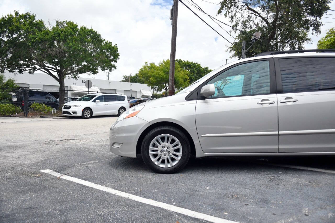 Used 2010 Toyota Sienna XLE FWD image 5