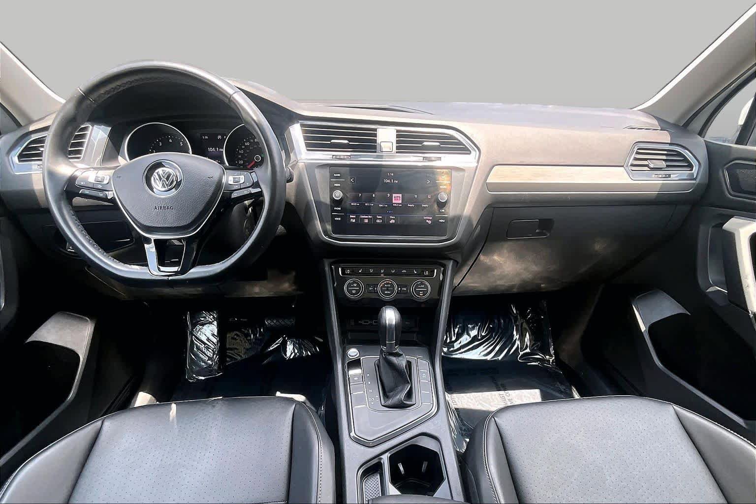 Used 2019 Volkswagen Tiguan SE w/ Panoramic Sunroof Package FWD image 16