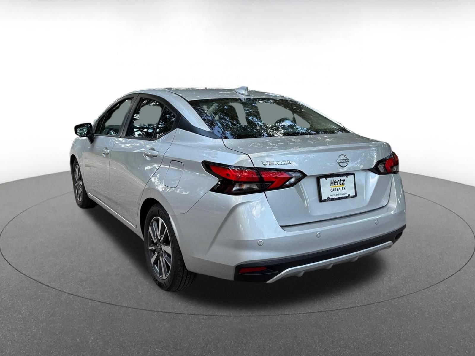 Used 2025 Nissan Versa SV FWD image 9