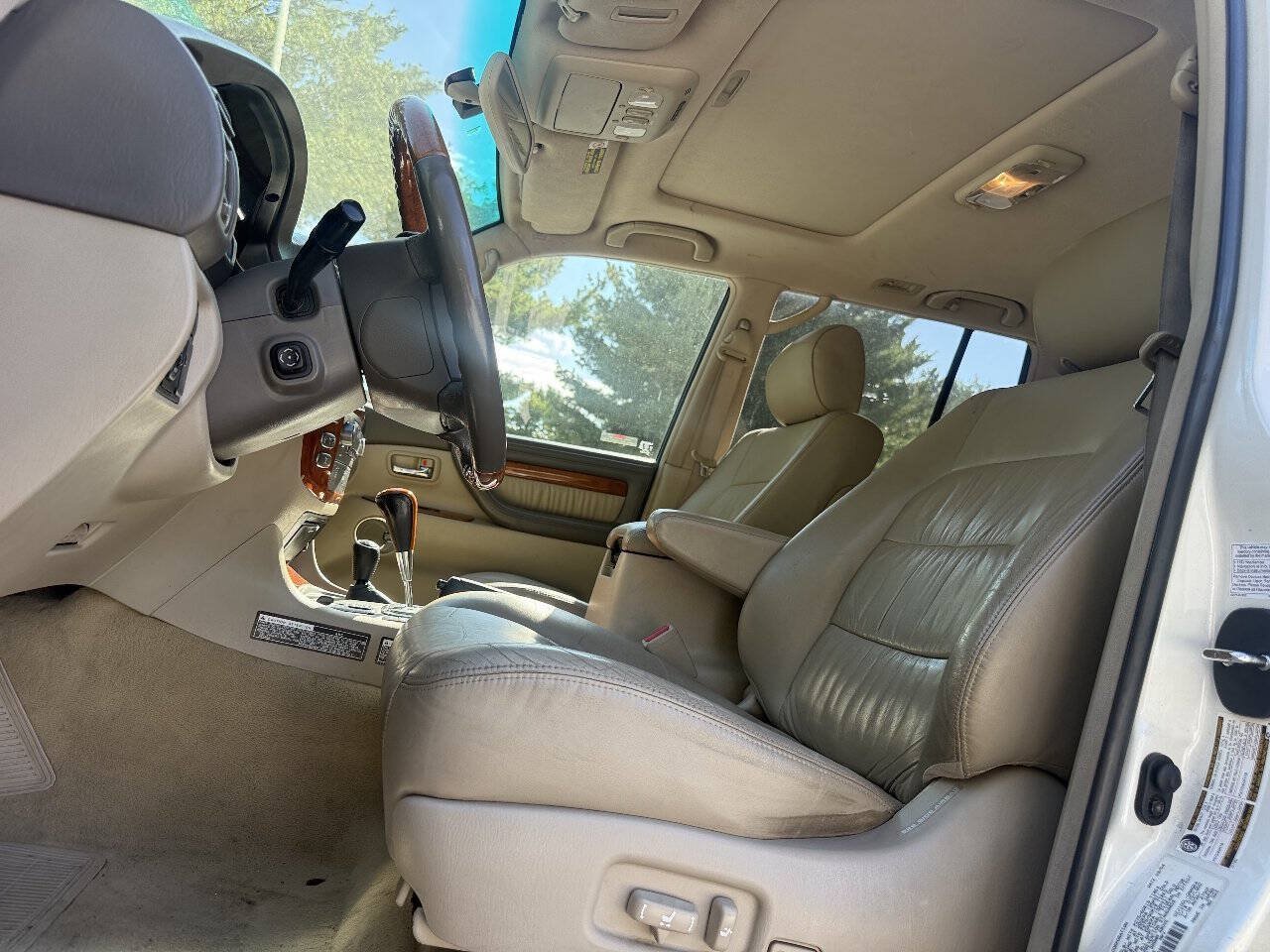 Used 2005 Lexus LX 470 4WD w/ Preferred Accessory Pkg image 24
