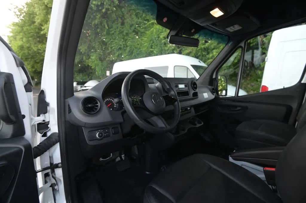 Used 2025 Mercedes-Benz Sprinter 2500 image 16