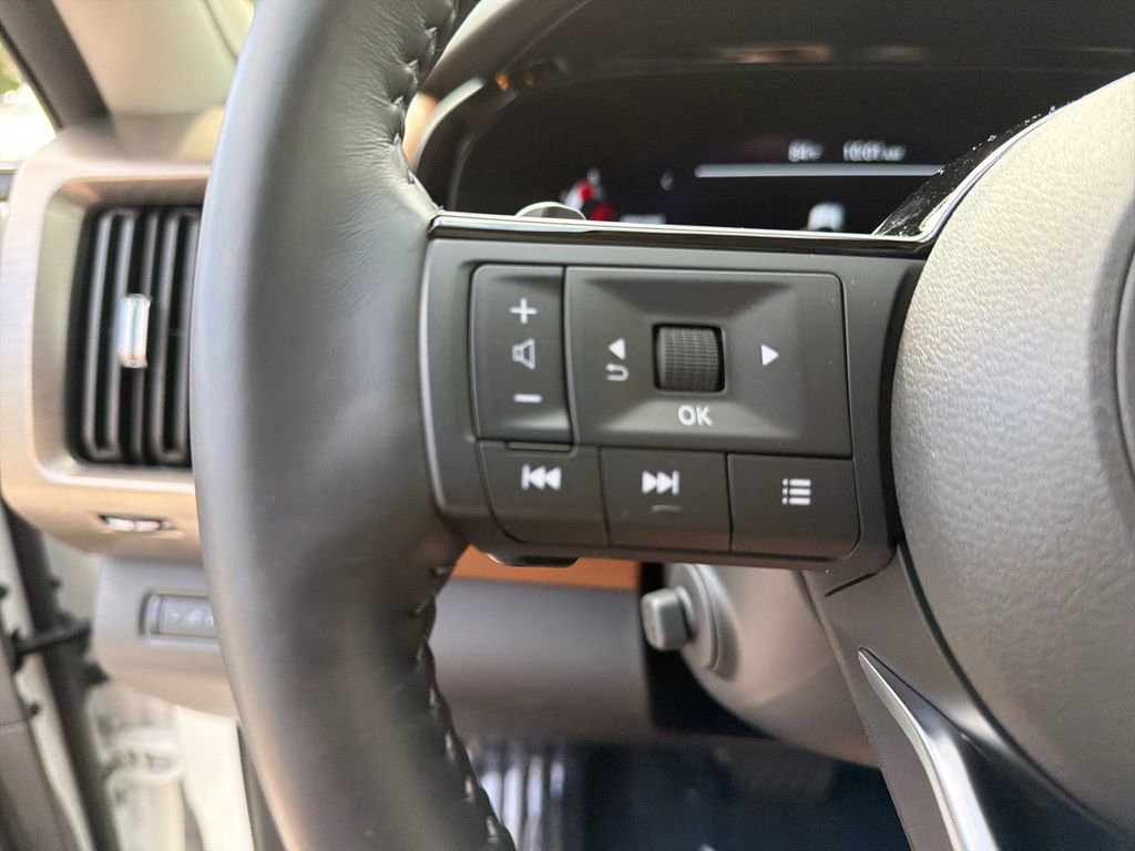 Used 2024 Nissan Pathfinder Platinum w/ Cargo Package AWD/4WD image 26