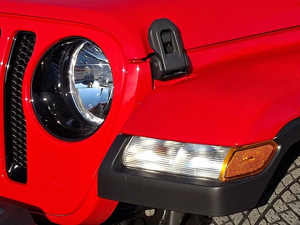 Used 2023 Jeep Wrangler Altitude image 12