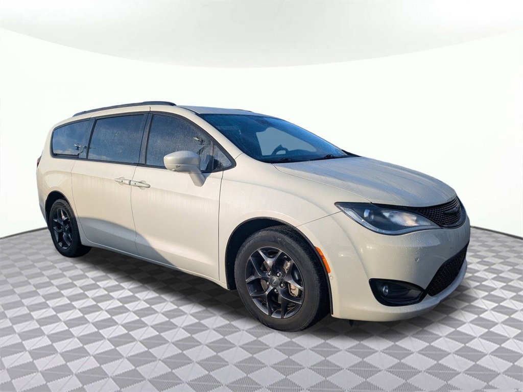 Used 2020 Chrysler Pacifica Touring-L Plus image 1