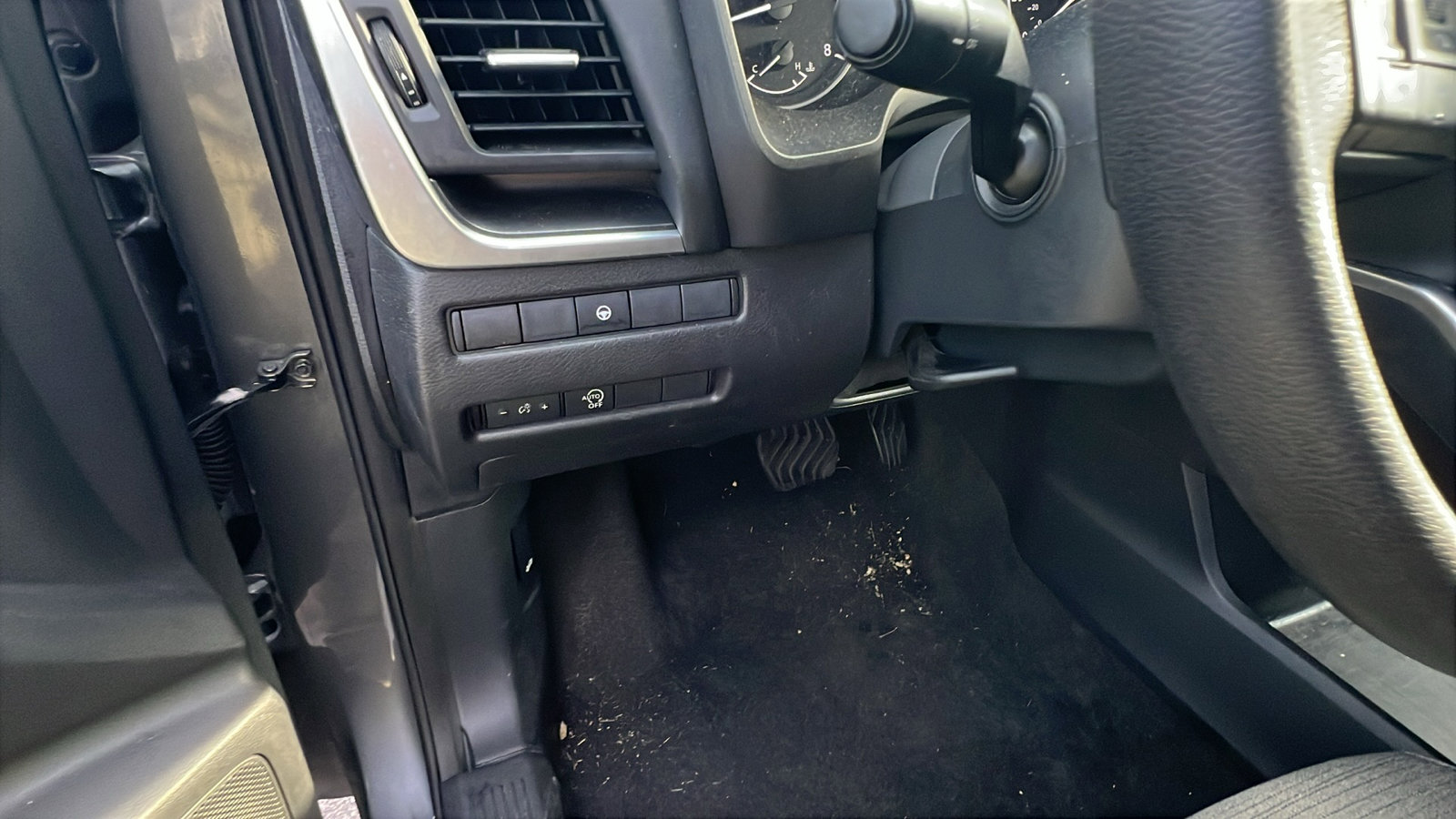 Used 2023 Nissan Rogue SV image 26