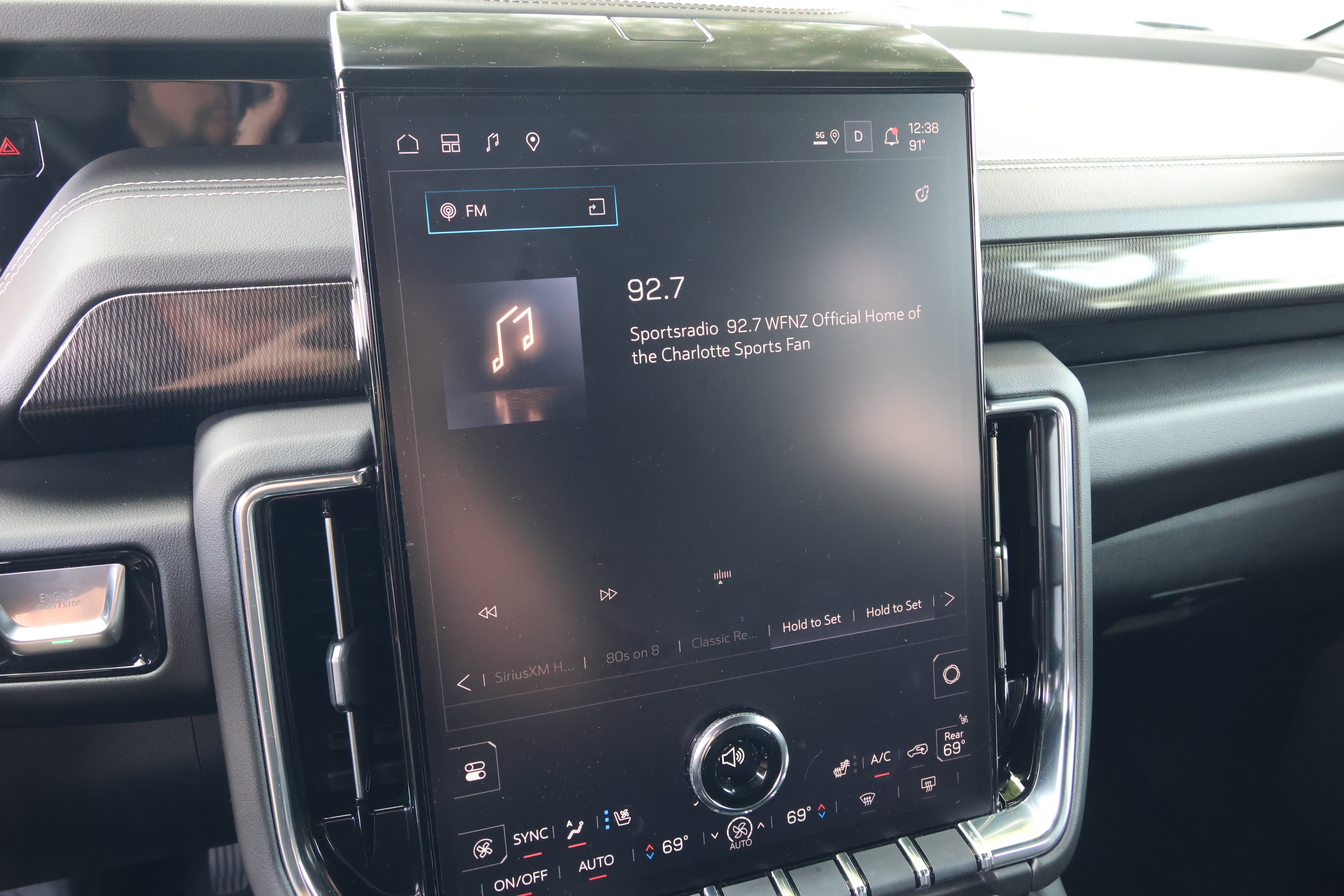 Used 2025 GMC Yukon Elevation AWD/4WD image 27