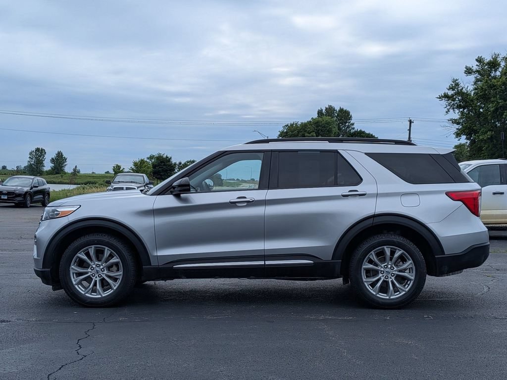Used 2024 Ford Explorer XLT w/ Equipment Group 202A AWD/4WD image 4