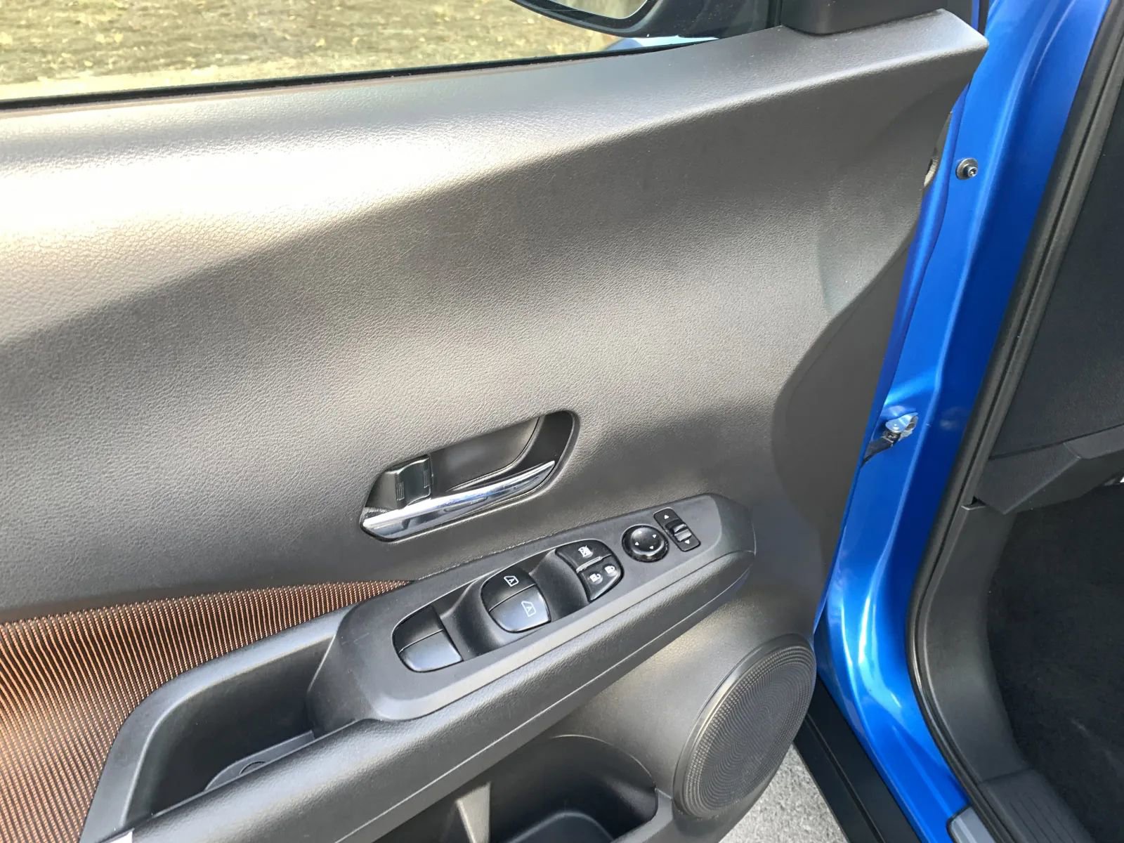 Used 2021 Nissan Kicks SR w/ Exterior Package FWD image 21