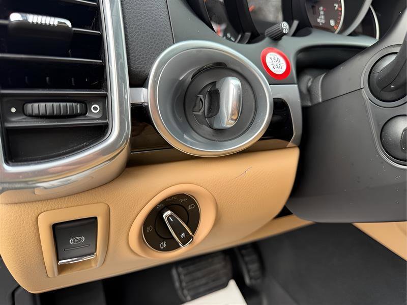 Used 2016 Porsche Cayenne image 36