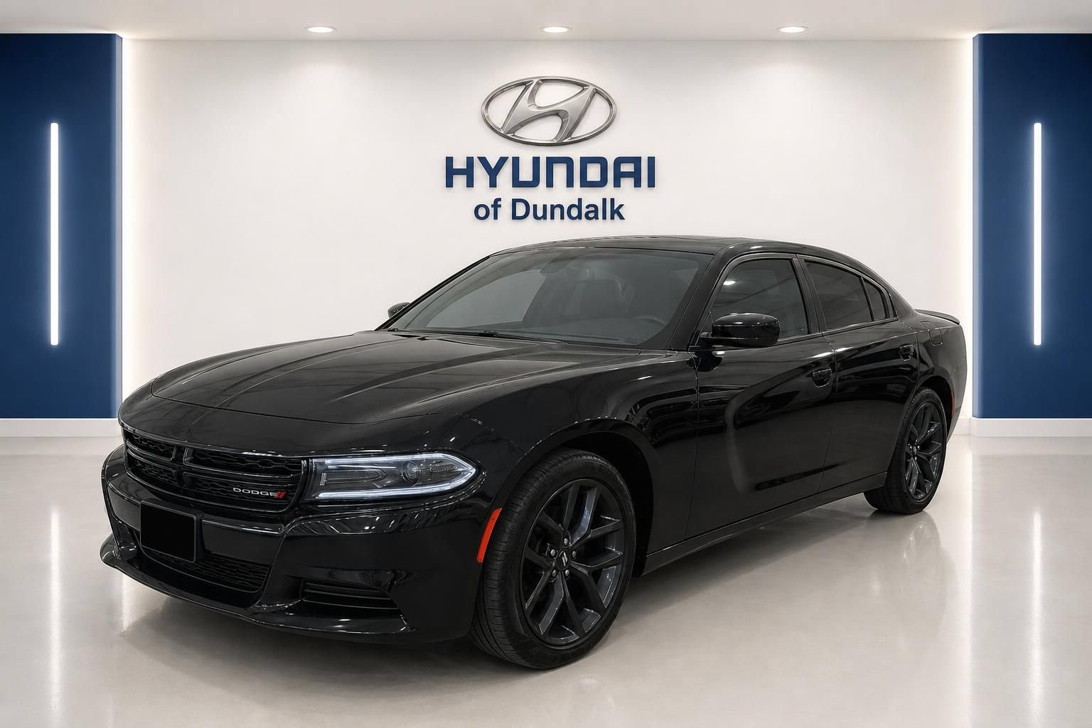 Used 2023 Dodge Charger SXT w/ Blacktop Package RWD image 3