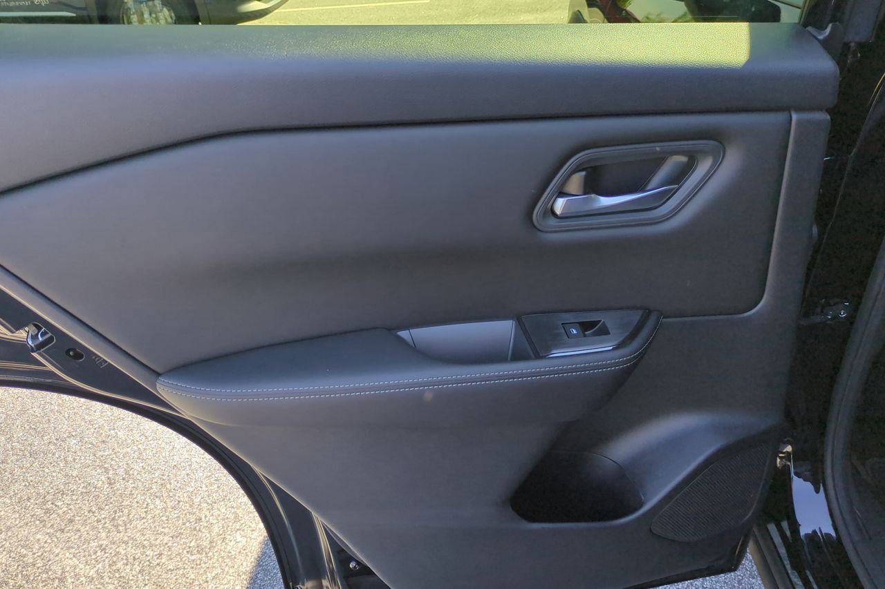 Certified 2024 Nissan Rogue SV FWD image 27