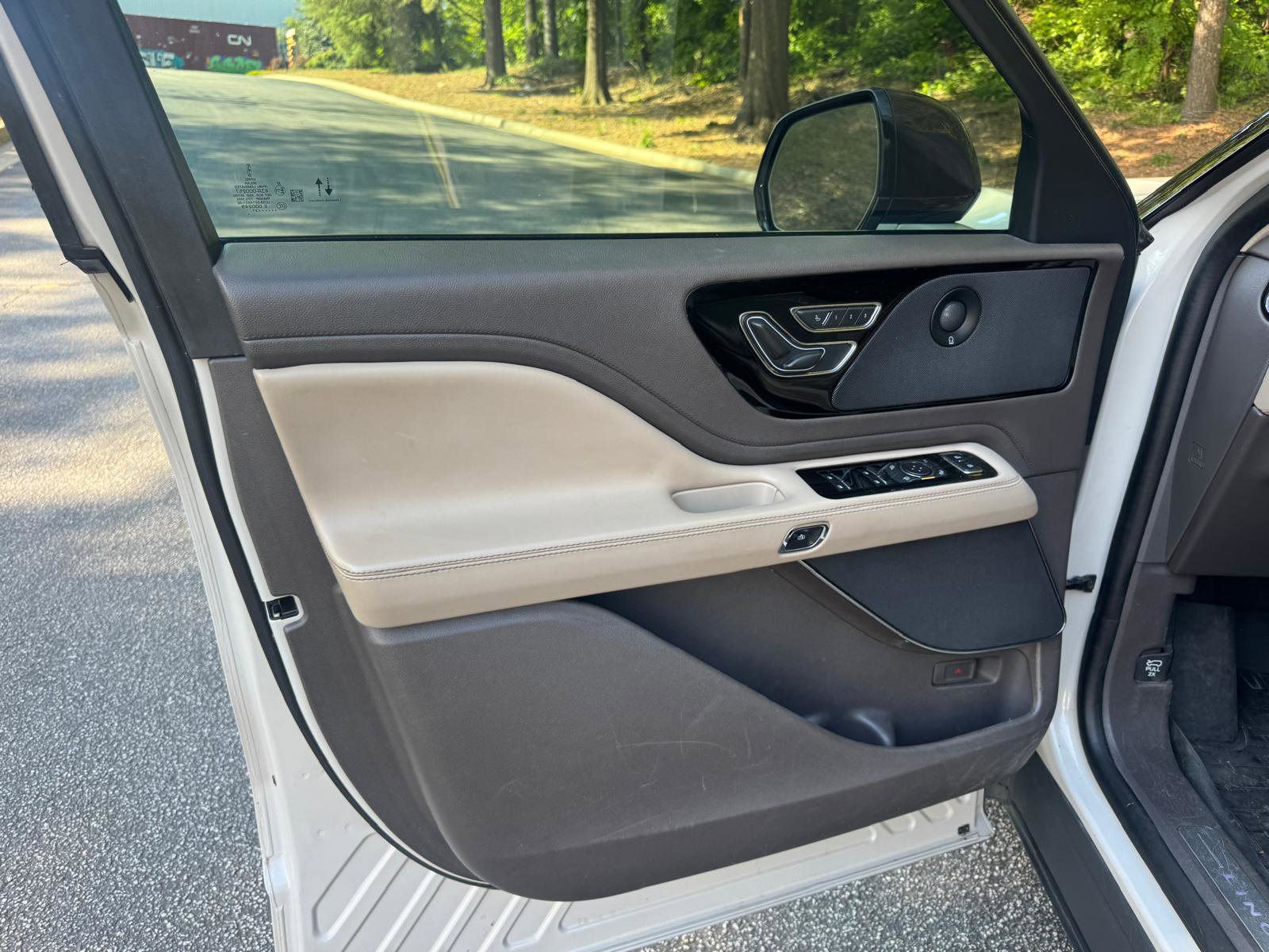 Used 2021 Lincoln Aviator Reserve w/ Equipment Group 201A AWD/4WD image 27