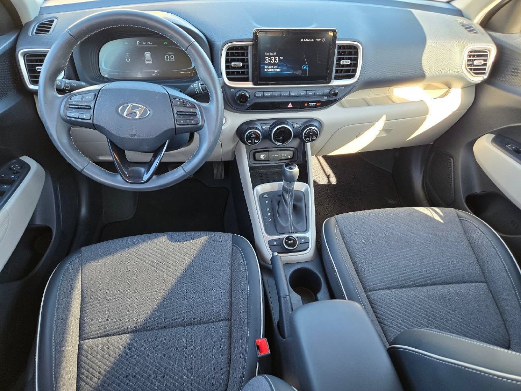 Certified 2024 Hyundai Venue Limited FWD image 18