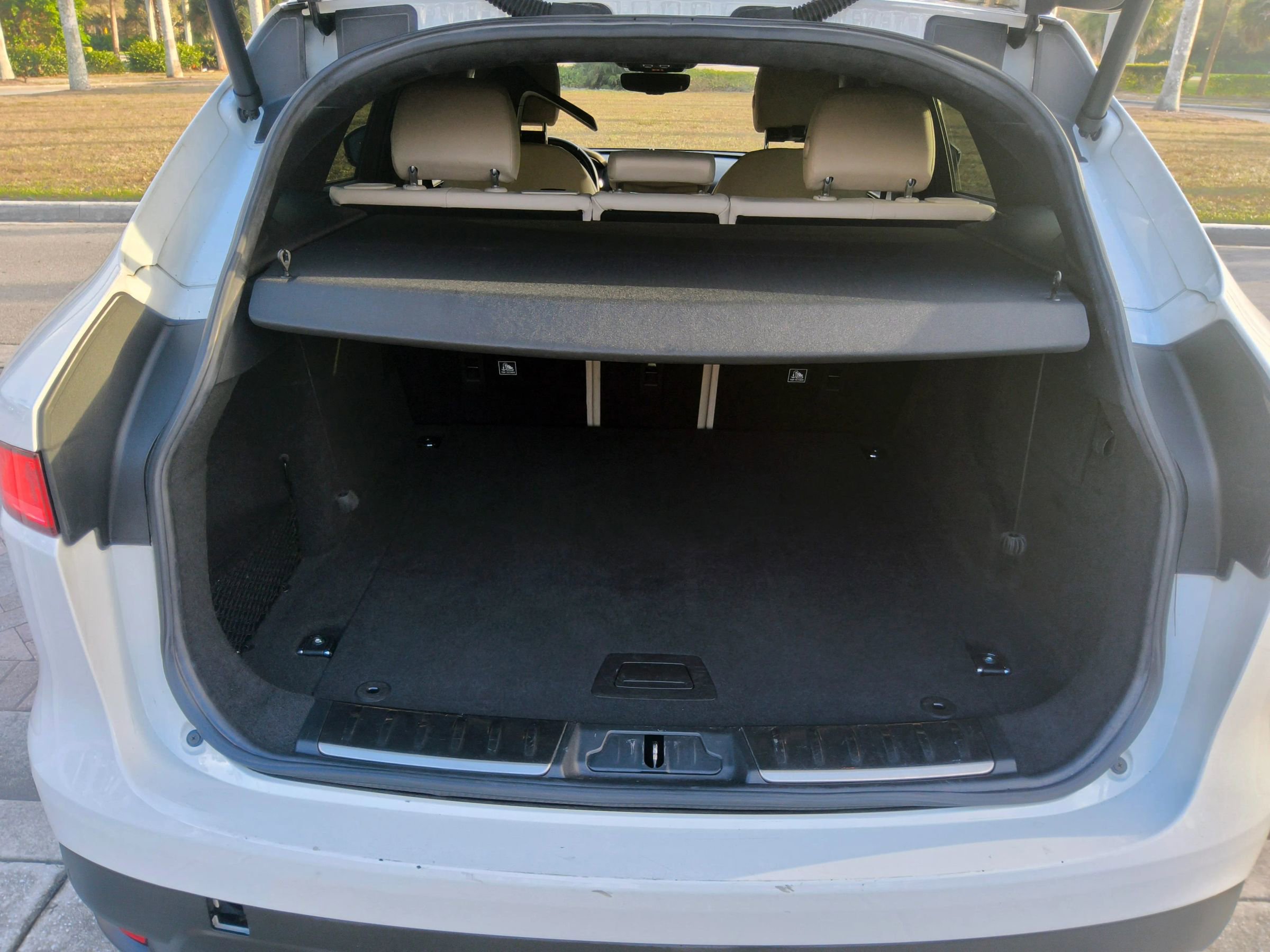 Used 2019 Jaguar F-PACE Premium image 47