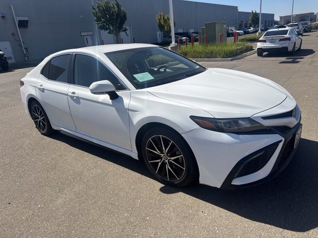 Used 2022 Toyota Camry SE w/ Convenience Package FWD image 2