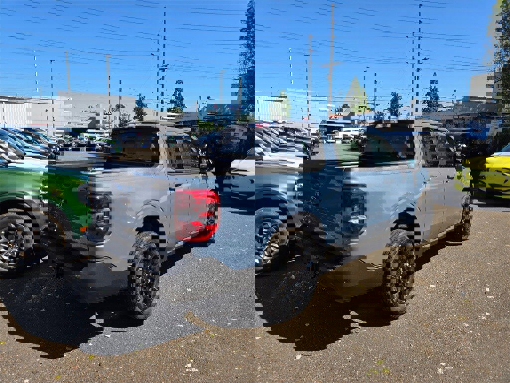 New 2025 Ford Maverick Lariat w/ Black Appearance Package image 5