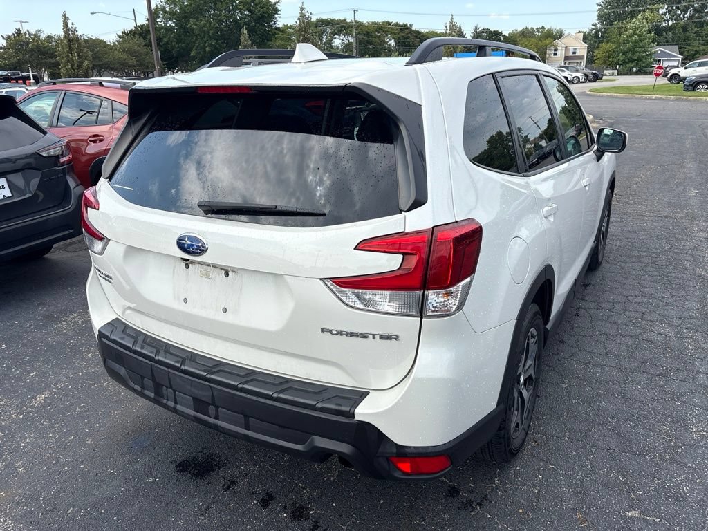 Used 2020 Subaru Forester Premium AWD/4WD image 3