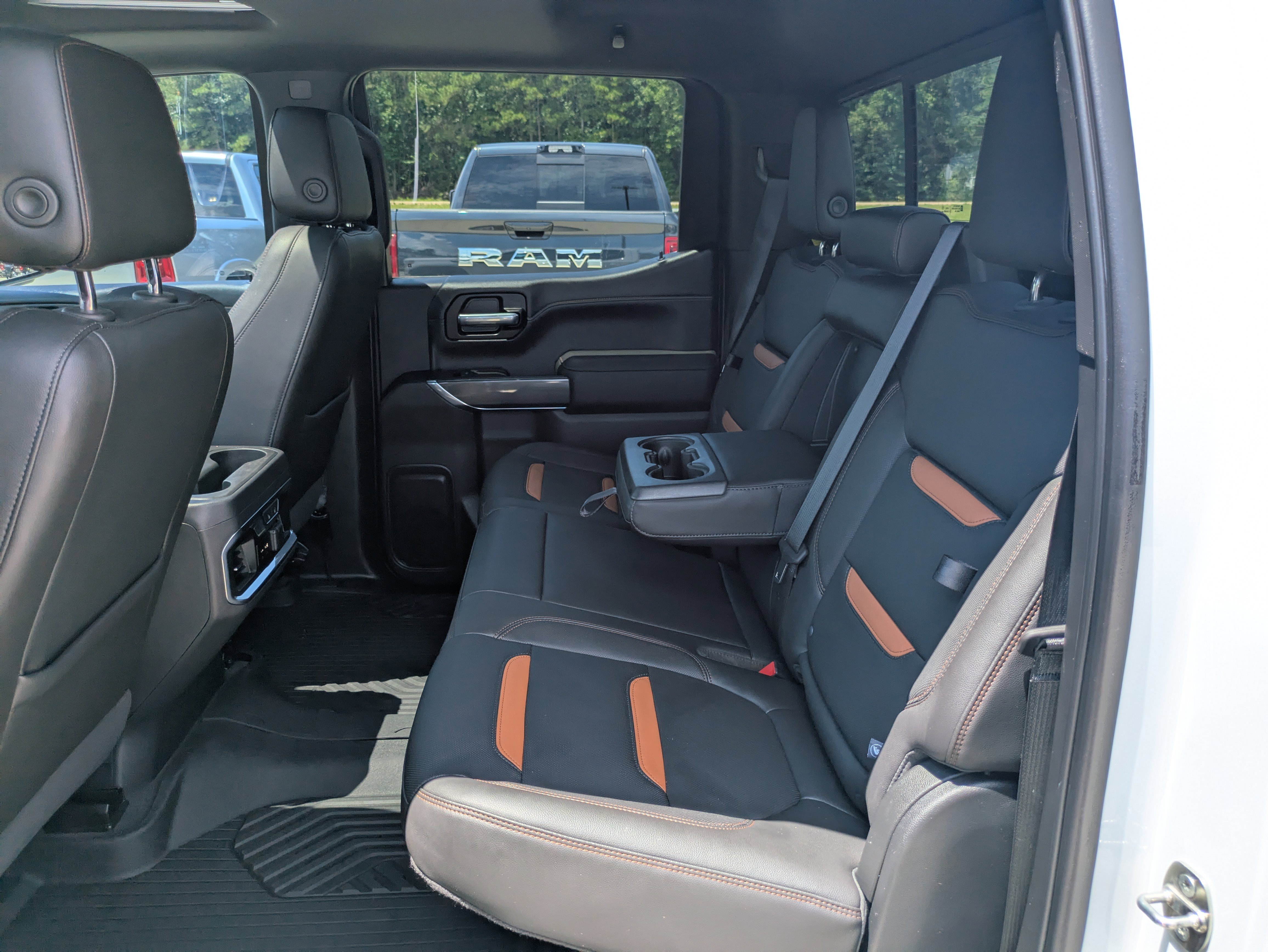 Used 2020 GMC Sierra 1500 AT4 w/ AT4 Premium Package image 12