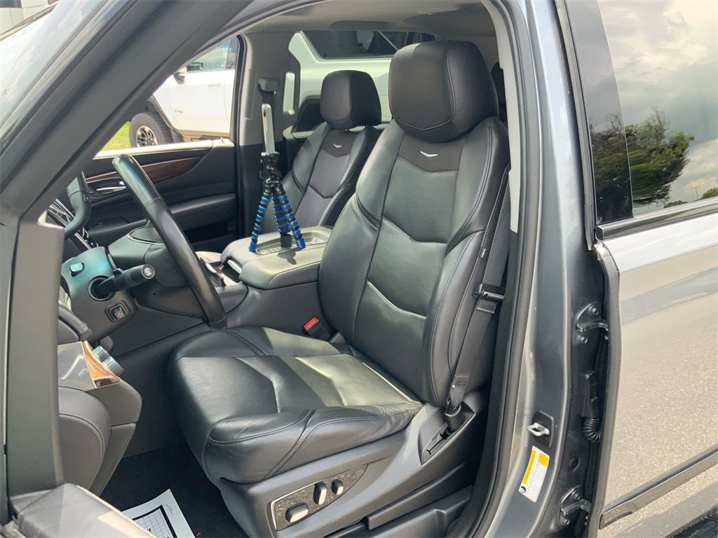 Certified 2020 Cadillac Escalade Luxury w/ Escalade Sport Edition image 21