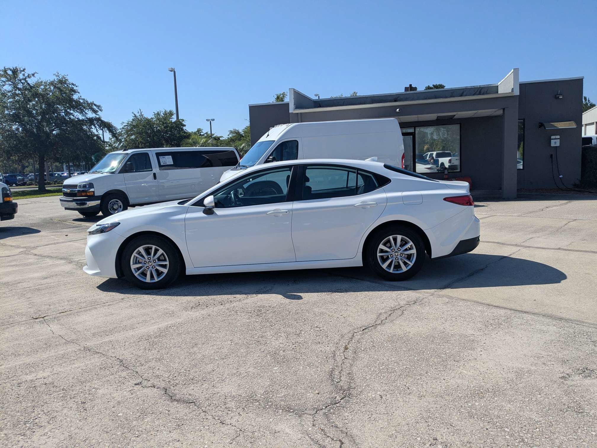 Used 2025 Toyota Camry LE FWD image 7