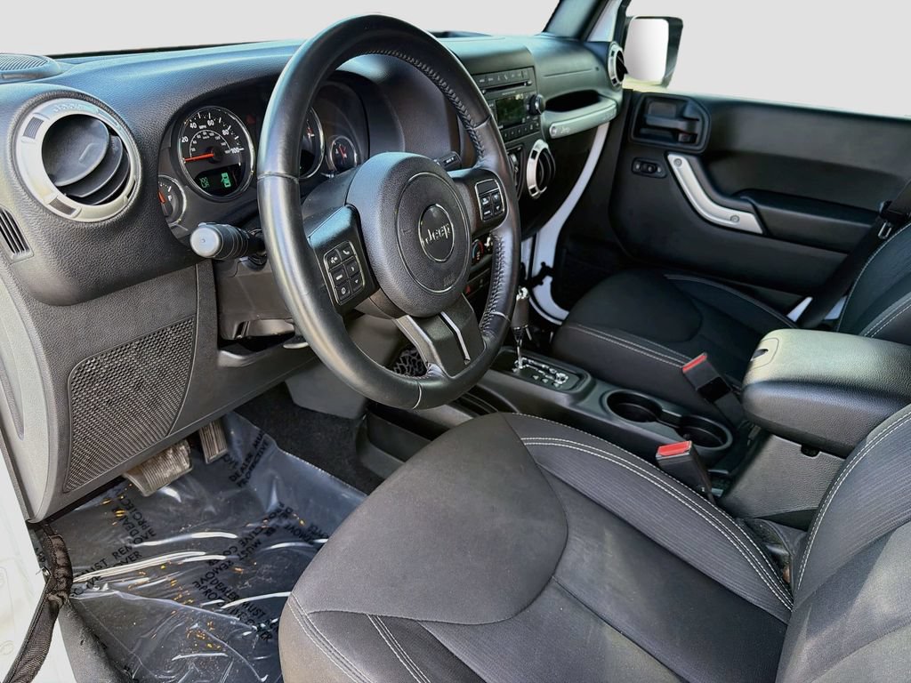 Used 2017 Jeep Wrangler Unlimited Sahara w/ Connectivity Group AWD/4WD image 23