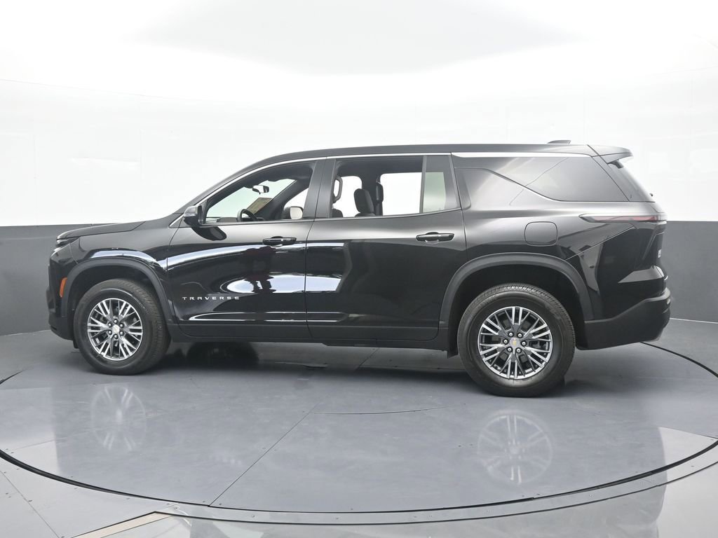 Used 2024 Chevrolet Traverse LS image 3