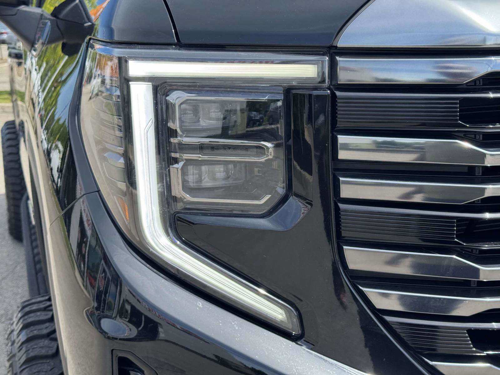 Used 2022 GMC Sierra 1500 AT4 w/ AT4 Premium Package AWD/4WD image 7