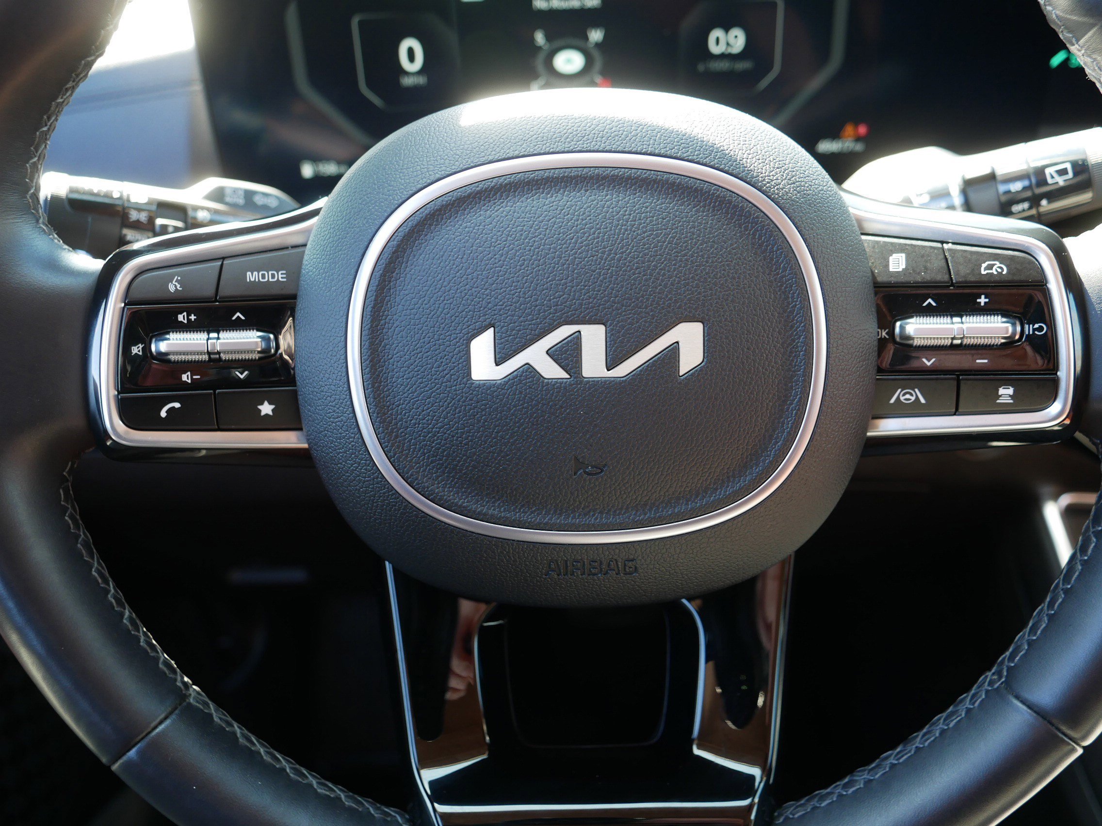 Used 2025 Kia Carnival SX Prestige image 25