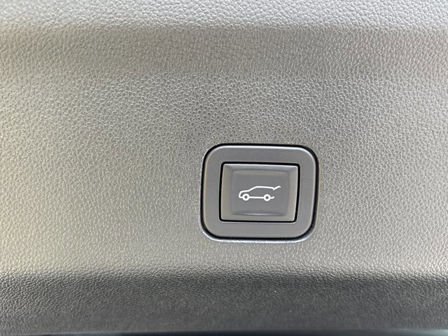 Used 2025 GMC Yukon XL Denali AWD/4WD image 9