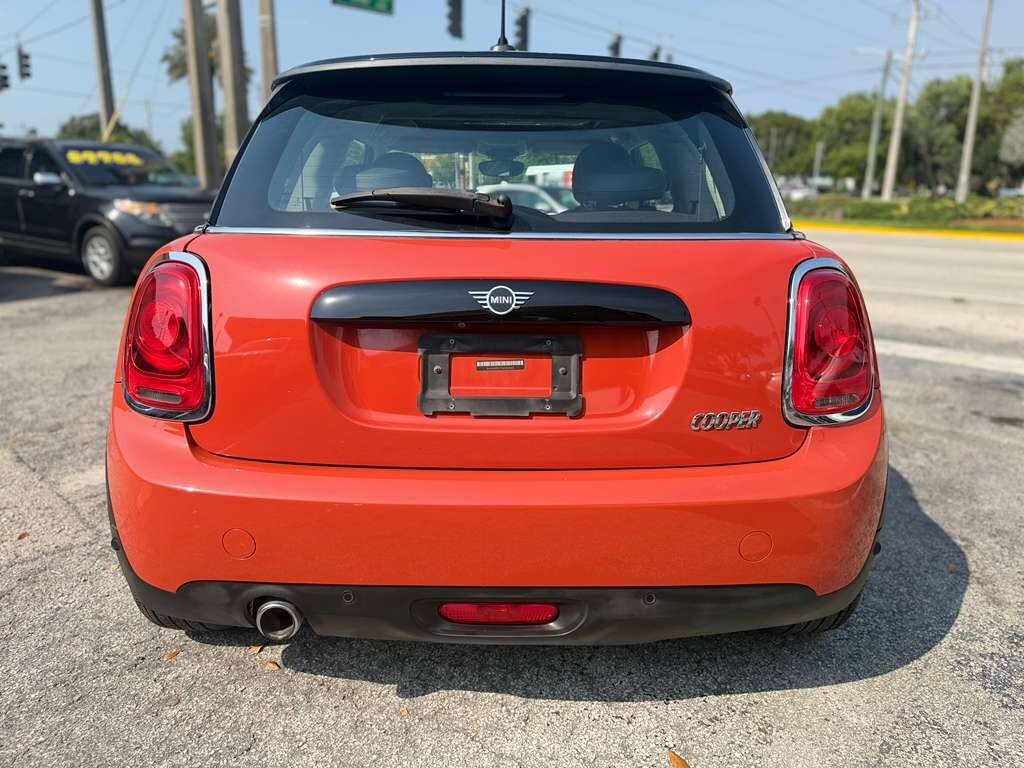 Used 2019 MINI Cooper 2-Door Hardtop FWD image 4