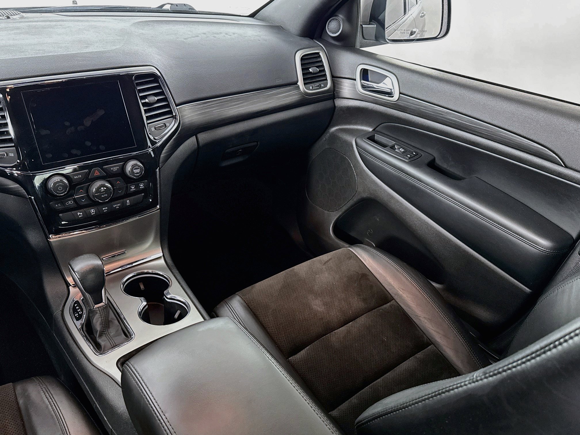 Used 2021 Jeep Grand Cherokee Laredo X AWD/4WD image 24