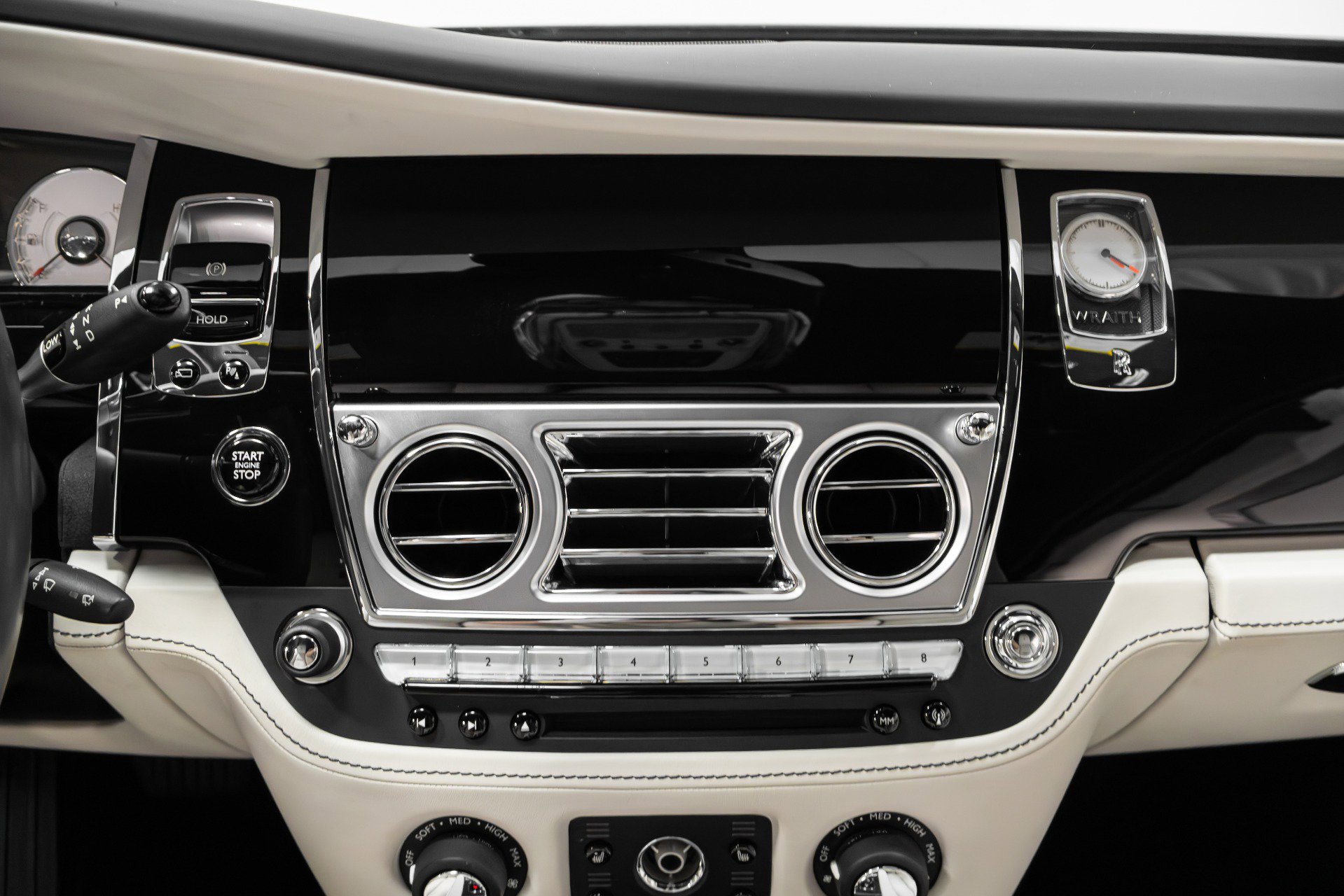 Used 2016 Rolls-Royce Wraith image 28