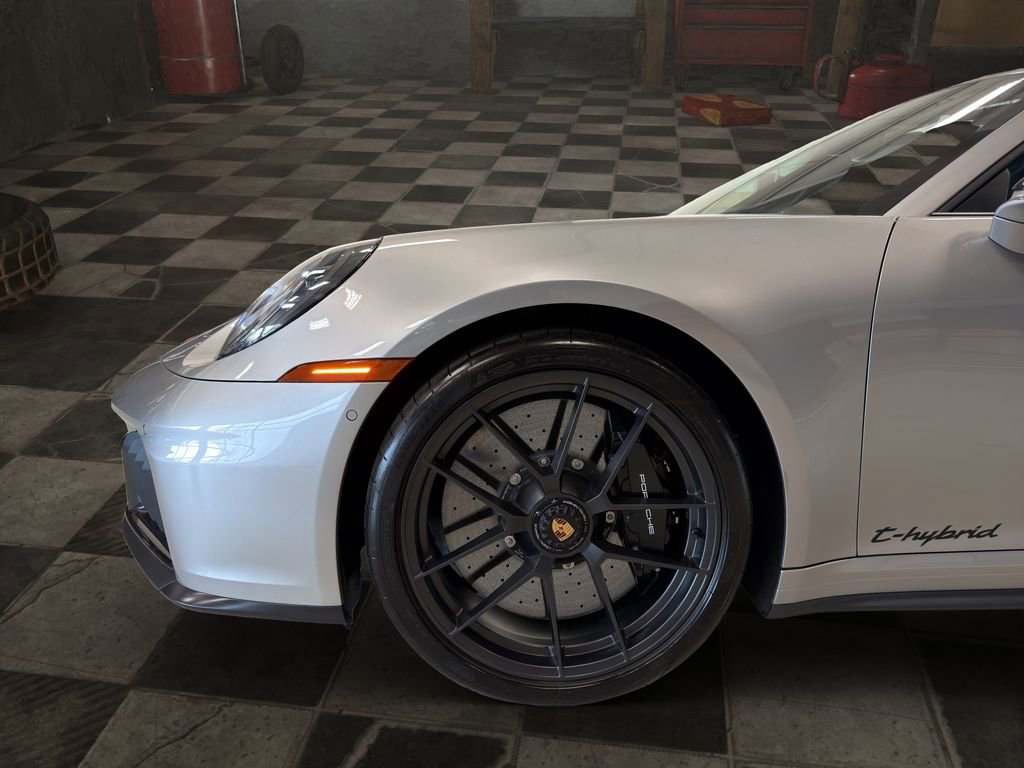 Used 2025 Porsche 911 Targa 4 GTS image 9