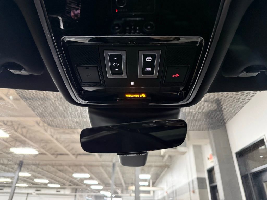 Used 2018 Land Rover Range Rover Velar R-Dynamic SE AWD/4WD image 16