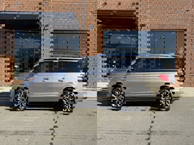 Used 2020 Lincoln Navigator Reserve w/ Luxury Package image 3