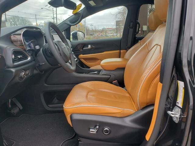 Used 2022 Chrysler Pacifica Pinnacle FWD image 9