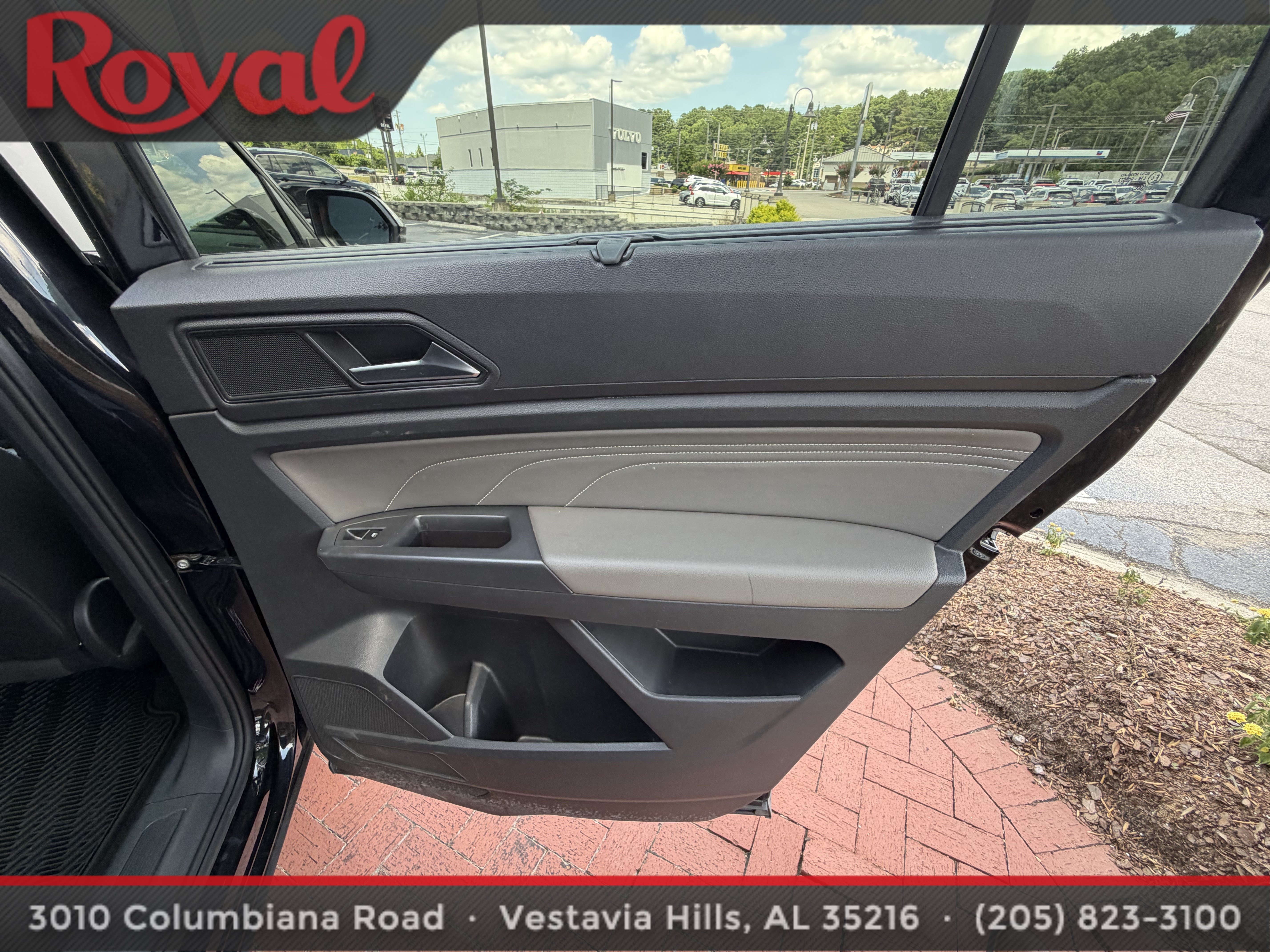 Certified 2023 Volkswagen Atlas SEL R-Line AWD/4WD image 9