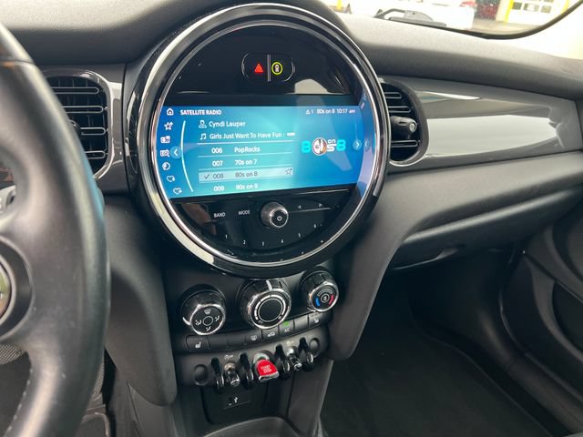 Used 2022 MINI Cooper 4-Door Hardtop FWD image 17