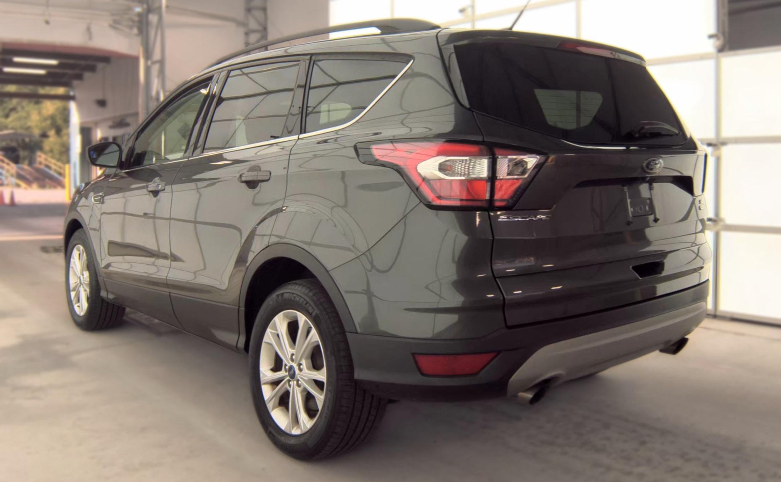 Used 2018 Ford Escape SE w/ Ford Safe & Smart Package AWD/4WD image 5