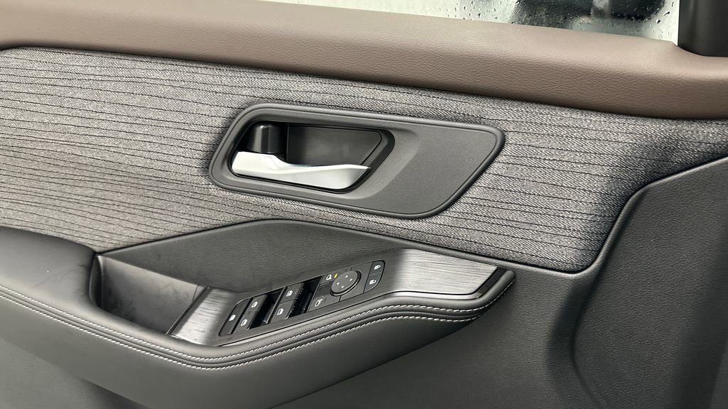 Certified 2023 Nissan Rogue SV AWD/4WD image 18