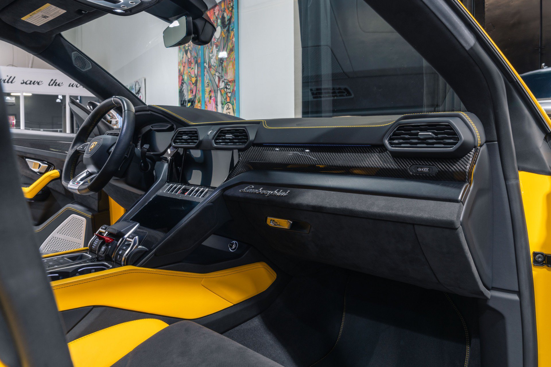 Used 2021 Lamborghini Urus AWD/4WD image 2