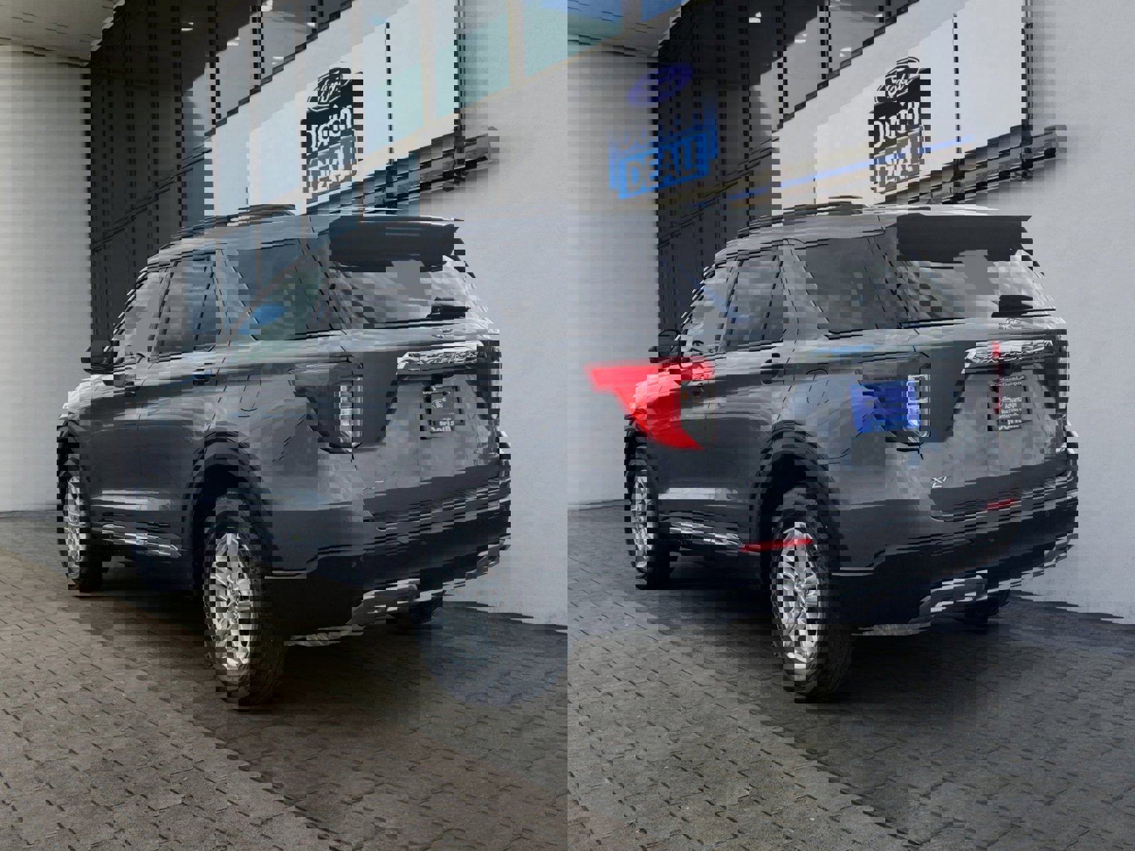 Certified 2022 Ford Explorer XLT w/ Equipment Group 202A image 5