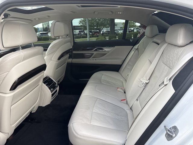 Used 2021 BMW 750i xDrive image 11
