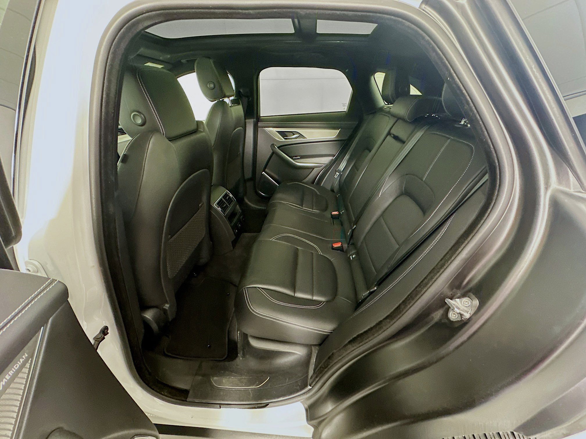 Used 2024 Jaguar F-PACE R-Dynamic S image 30