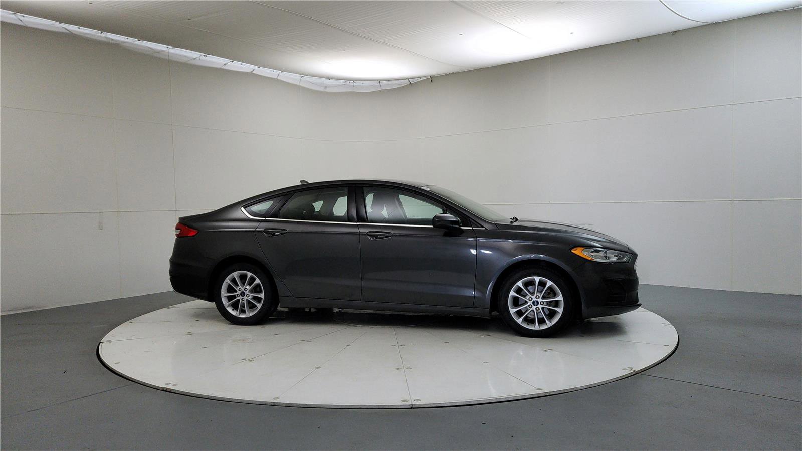 Used 2020 Ford Fusion SE image 8