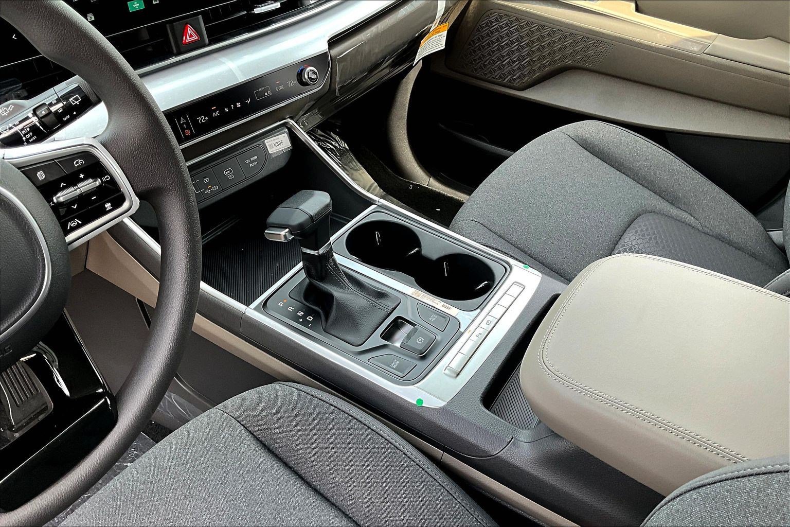 New 2026 Kia Carnival LX FWD image 12