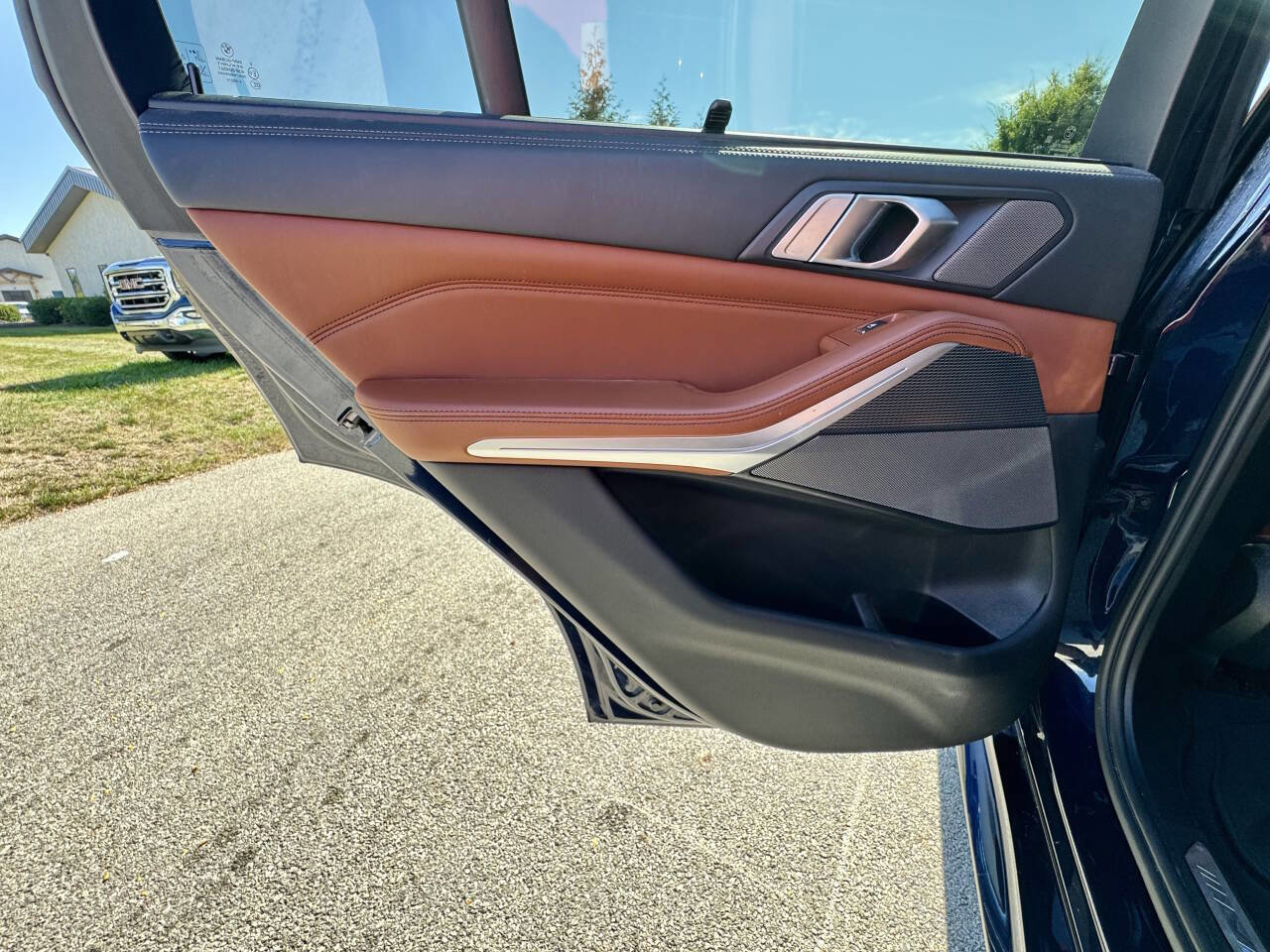 Used 2021 BMW X5 M50i w/ Executive Package image 19